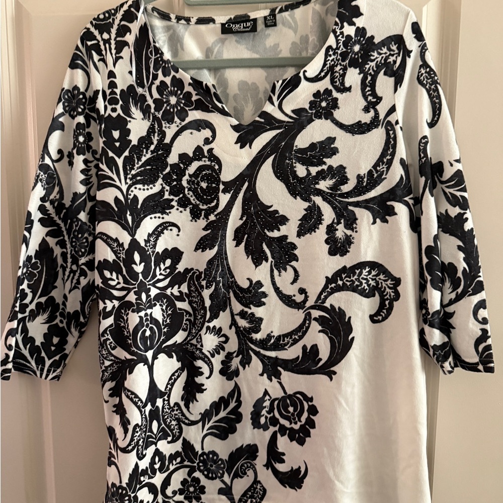 Onque Casuals Black and White Floral Blouse